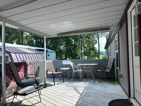 Exterior - 333 Greenbriar Ln E, Hebron, OH 43025 photo 3 of 4