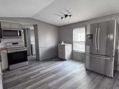 Kitchen - 333 Greenbriar Ln E, Hebron, OH 43025 photo 1 of 2
