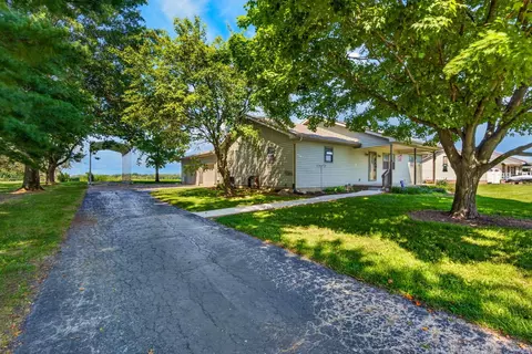 Exterior - 22209 Bolender Pontius Rd, Circleville, OH 43113 photo 2 of 13