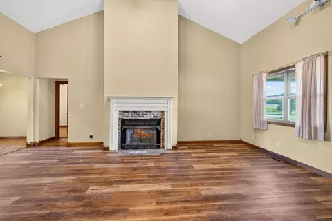 Living - 22209 Bolender Pontius Rd, Circleville, OH 43113 photo 2 of 4