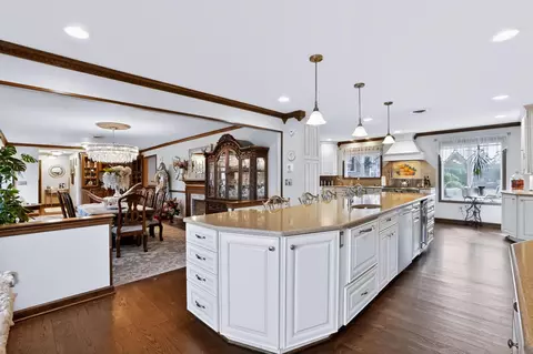 Kitchen - 26741 Shoemaker Rd, Circleville, OH 43113 photo 7 of 11