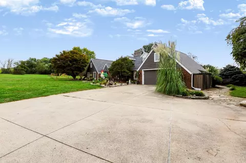 Exterior - 26741 Shoemaker Rd, Circleville, OH 43113 photo 6 of 21