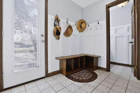 Entry Way - 26741 Shoemaker Rd, Circleville, OH 43113 photo 4 of 5