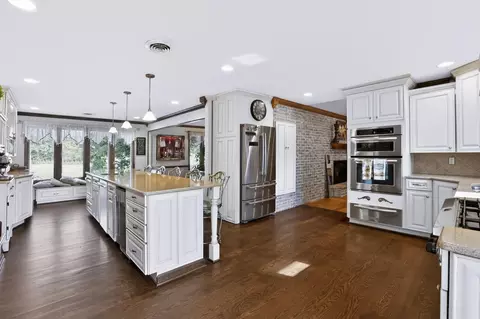 Kitchen - 26741 Shoemaker Rd, Circleville, OH 43113 photo 5 of 11