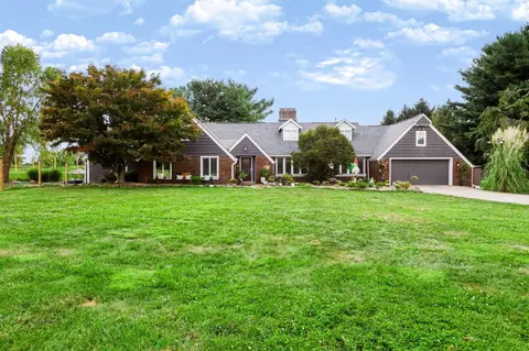 Exterior - 26741 Shoemaker Rd, Circleville, OH 43113 photo 2 of 21