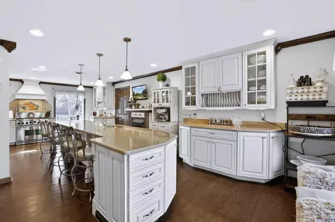 Kitchen - 26741 Shoemaker Rd, Circleville, OH 43113 photo 6 of 11