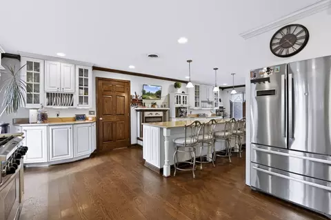 Kitchen - 26741 Shoemaker Rd, Circleville, OH 43113 photo 4 of 11