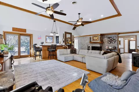 Living - 26741 Shoemaker Rd, Circleville, OH 43113 photo 3 of 4