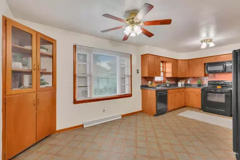 Kitchen - 823 Wayne Dr, Heath, OH 43056 photo 1 of 5