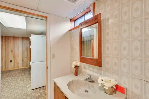 Bath - 823 Wayne Dr, Heath, OH 43056 photo 6 of 6