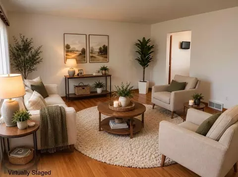Living - 823 Wayne Dr, Heath, OH 43056 photo 2 of 4