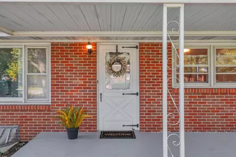 Exterior - 823 Wayne Dr, Heath, OH 43056 photo 7 of 13