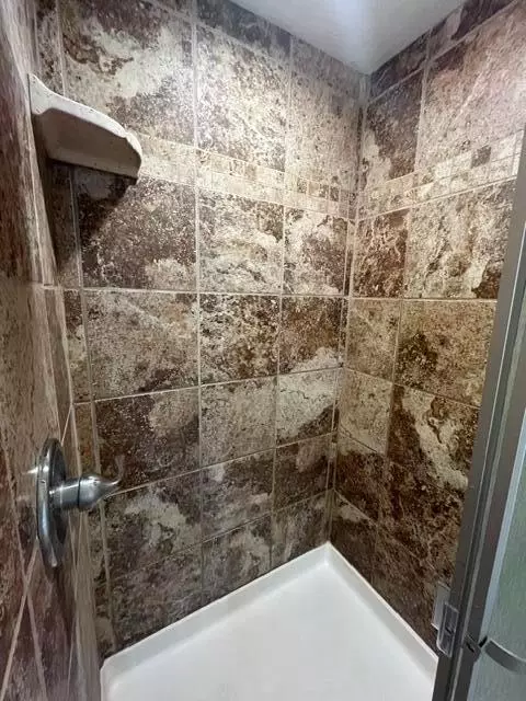 Bath - 75 W Columbus St, Lithopolis, OH 43136 photo 2 of 4