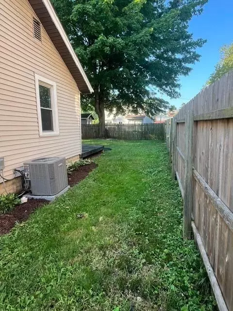 Exterior - 75 W Columbus St, Lithopolis, OH 43136 photo 3 of 4