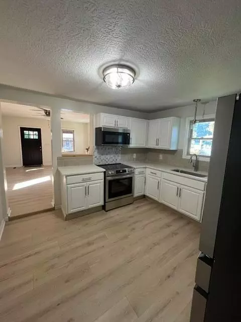 Kitchen - 75 W Columbus St, Lithopolis, OH 43136 photo 1 of 2