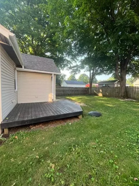 Exterior - 75 W Columbus St, Lithopolis, OH 43136 photo 4 of 4