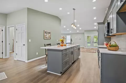 Entry Way - 27695 Campbell Rd, Circleville, OH 43113 photo 3 of 10