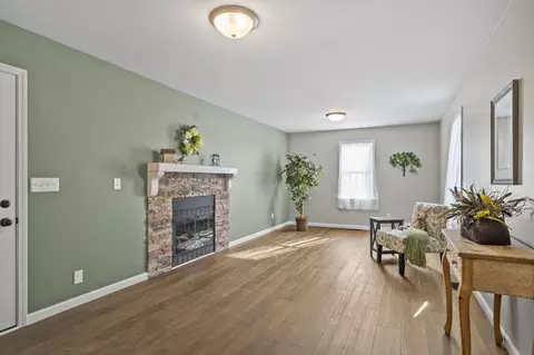 Living - 27695 Campbell Rd, Circleville, OH 43113 photo 4 of 7