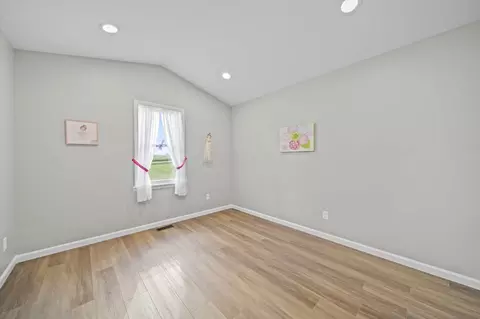 Bedroom - 27695 Campbell Rd, Circleville, OH 43113 photo 2 of 3