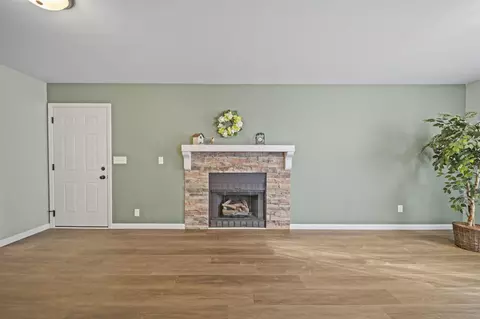 Living - 27695 Campbell Rd, Circleville, OH 43113 photo 5 of 7