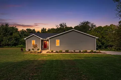 Exterior - 27695 Campbell Rd, Circleville, OH 43113 photo 2 of 14
