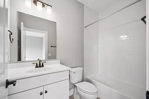 Bath - 6783 Corna Ct, Dublin, OH 43016 photo 4 of 8