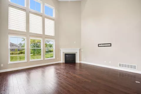 Living - 6783 Corna Ct, Dublin, OH 43016 photo 3 of 9