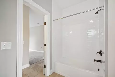 Bath - 6783 Corna Ct, Dublin, OH 43016 photo 6 of 8