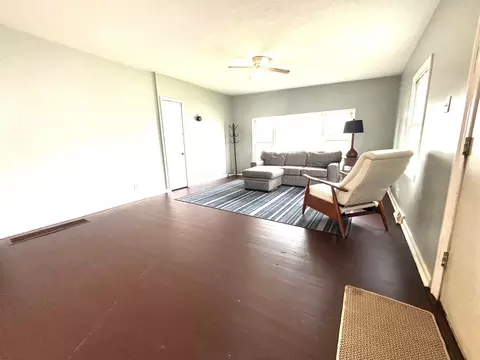 Living - 417 Half Ave, Circleville, OH 43113 photo 3 of 5