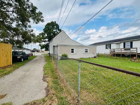 Exterior - 417 Half Ave, Circleville, OH 43113 photo 3 of 3
