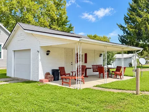 Exterior - 606 E Hunter St, Logan, OH 43138 photo 3 of 5