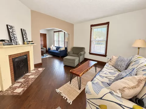 Living - 606 E Hunter St, Logan, OH 43138 photo 2 of 4
