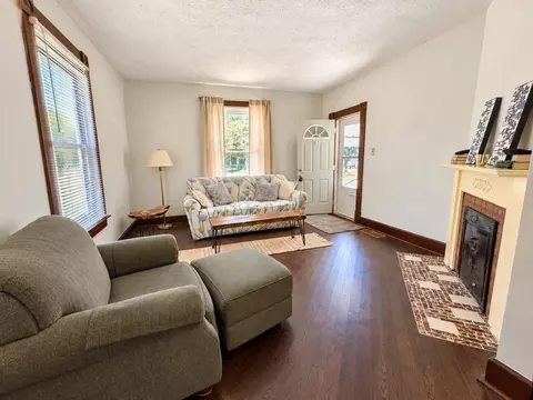 Living - 606 E Hunter St, Logan, OH 43138 photo 1 of 4