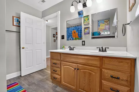 Bath - 352 Mound St, Logan, OH 43138 photo 6 of 6