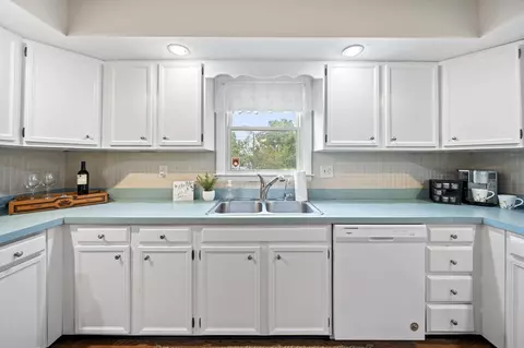 Kitchen - 2945 Fairway Dr, Marion, OH 43302 photo 4 of 6