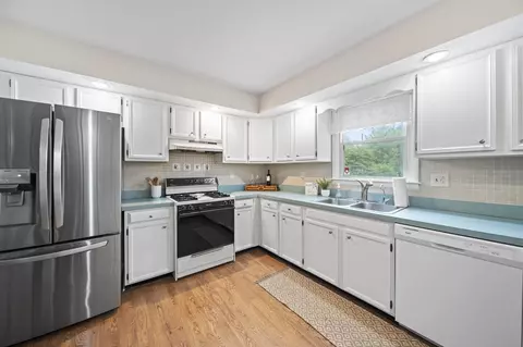 Kitchen - 2945 Fairway Dr, Marion, OH 43302 photo 5 of 6
