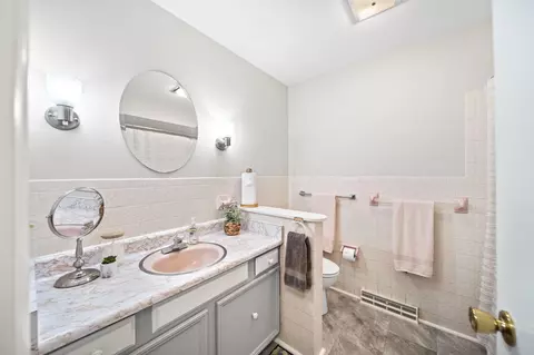 Bath - 2945 Fairway Dr, Marion, OH 43302 photo 1 of 4
