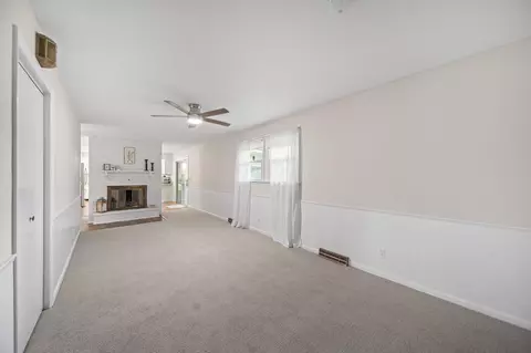 Living - 2945 Fairway Dr, Marion, OH 43302 photo 5 of 5