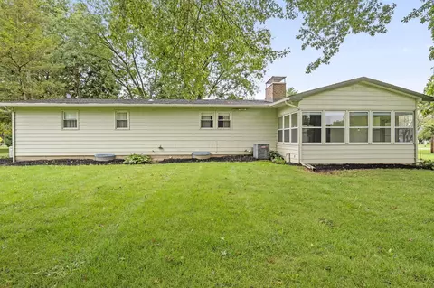 Exterior - 2945 Fairway Dr, Marion, OH 43302 photo 10 of 16
