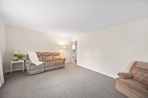 Living - 2945 Fairway Dr, Marion, OH 43302 photo 3 of 5