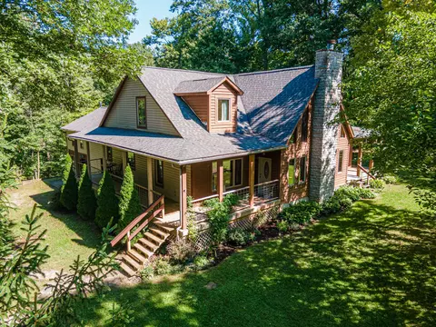 28065 Mckee Rd, Frazeysburg, OH 43822