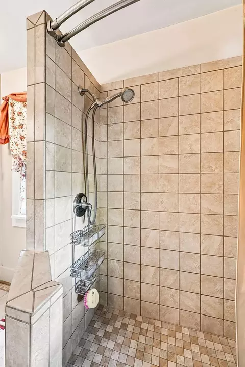 Bath - 945 Uncapher Ave, Marion, OH 43302 photo 3 of 3