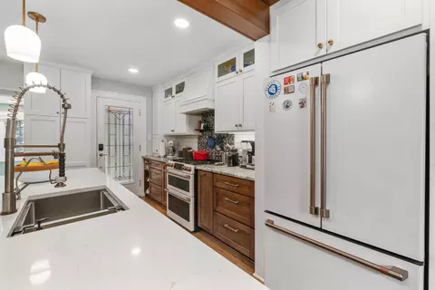 Kitchen - 2191 Bryden Rd, Bexley, OH 43209 photo 2 of 10