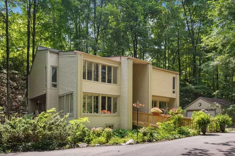 7957 Olentangy River Rd, Columbus, OH 43235