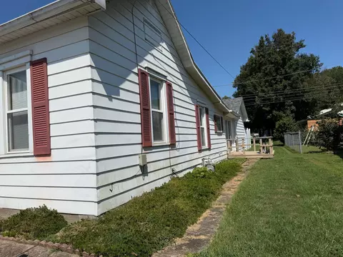 Exterior - 996 3rd St, Logan, OH 43138 photo 3 of 4