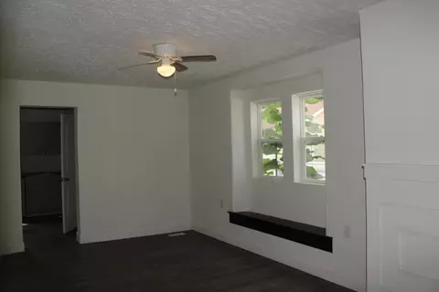 Living - 839 Bennett St, Marion, OH 43302 photo 2 of 3