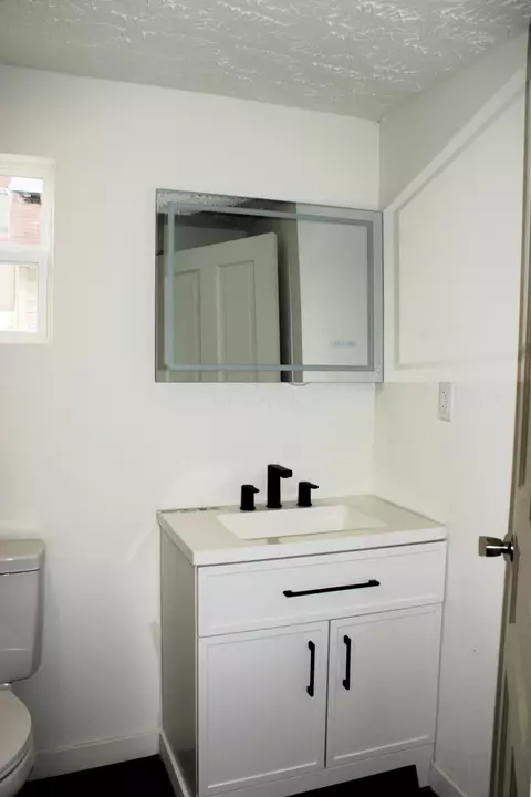 Bath - 839 Bennett St, Marion, OH 43302 photo 1 of 4