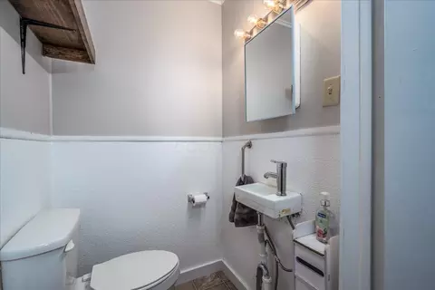 Bath - 136 Hayward Ave, Circleville, OH 43113 photo 1 of 2