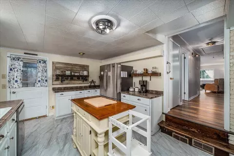 Kitchen - 136 Hayward Ave, Circleville, OH 43113 photo 2 of 5