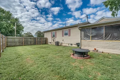 Exterior - 136 Hayward Ave, Circleville, OH 43113 photo 4 of 8